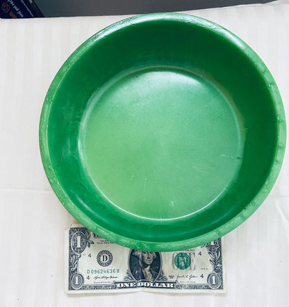 Green decorative bowl