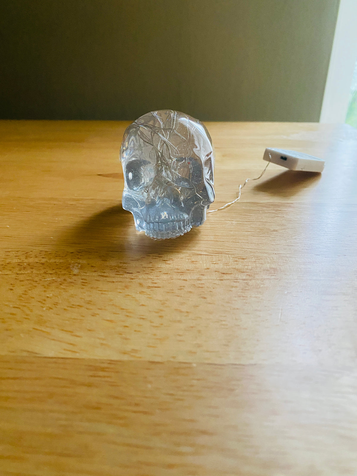 Light-Up Solid Skull - Medium