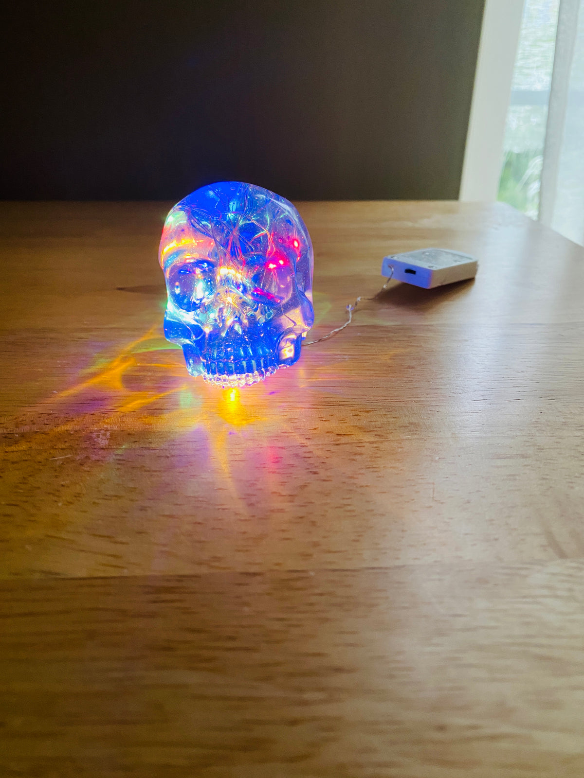 Light-Up Solid Skull - Medium